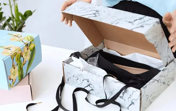 Custom apparel boxes